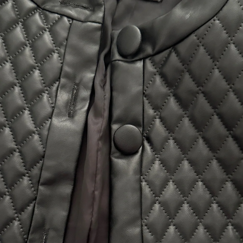 Zara Women's Black Quilted Leather Jacket - Picture 4 of 6